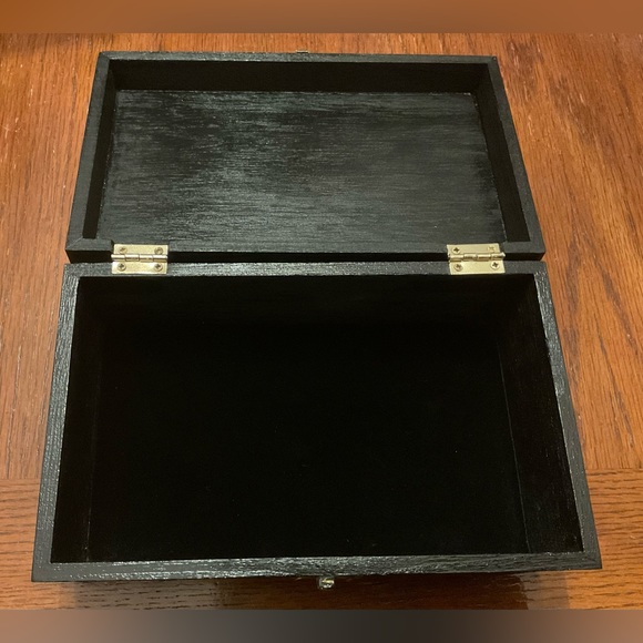 Raphael’s-The Virgin And Child… Beautifully Handmade Gold Hardware Trinket Box! - Picture 3 of 16